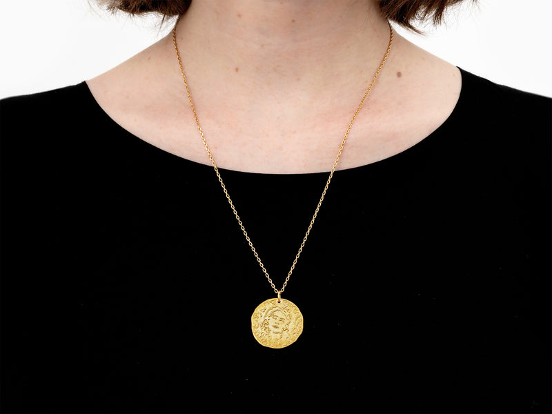 Claire Tabouret - Portraits with Curls Medal