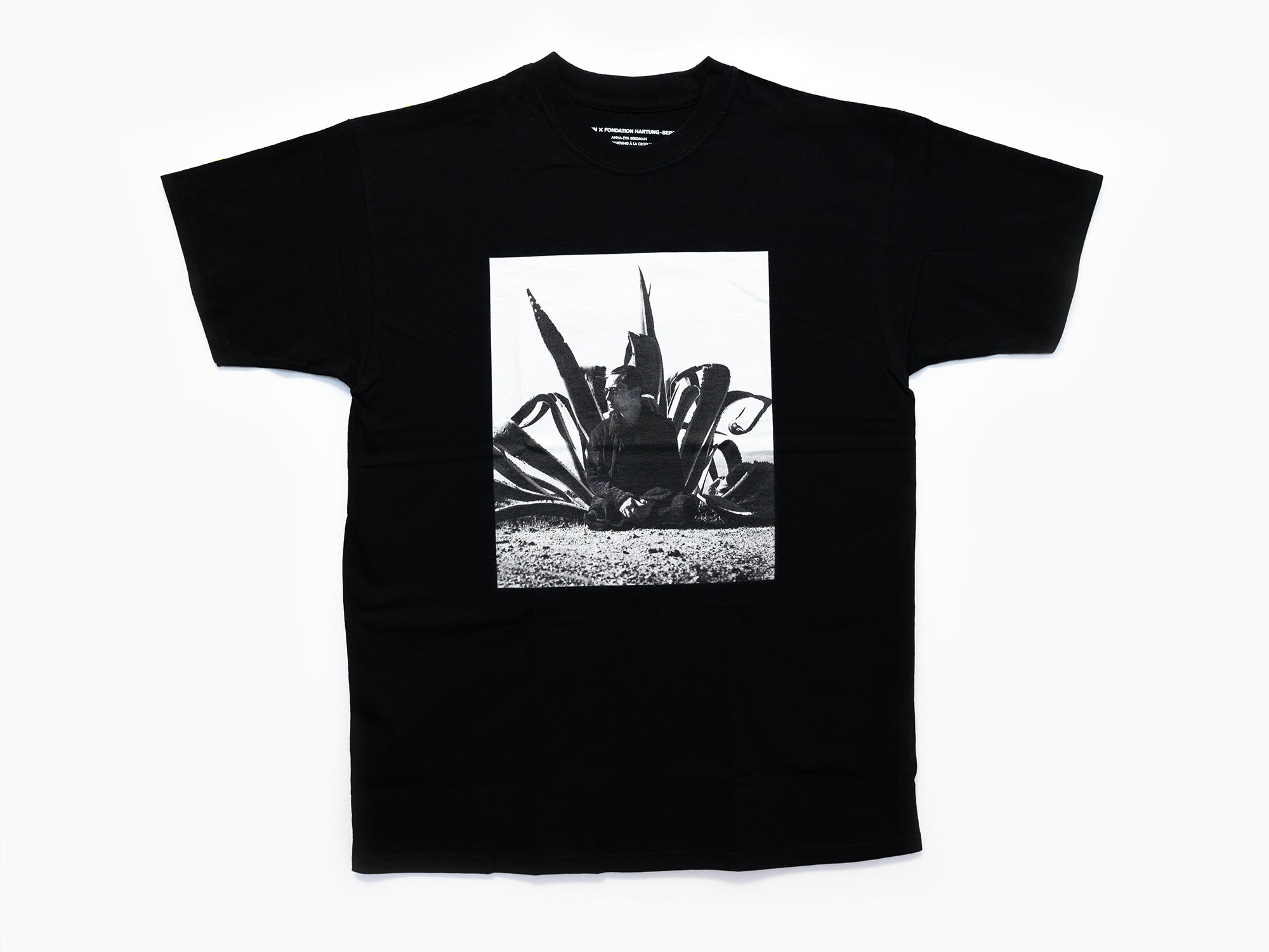 PERROTIN X FONDATION HARTUNG - "Portrait de H. Hartung à la Croix Valmer, 1953" T-shirt