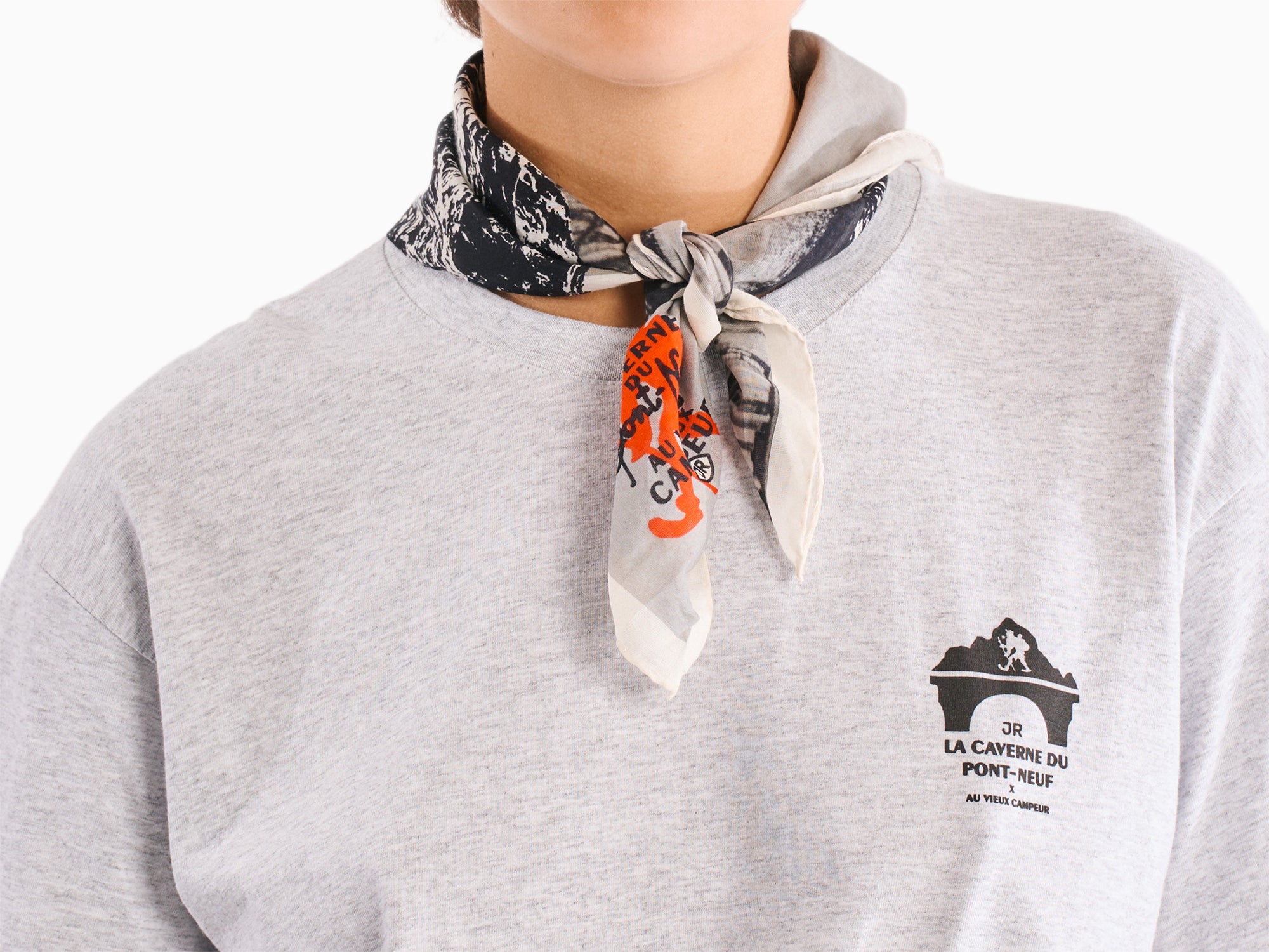 JR x Au Vieux Campeur - La Caverne du Pont-Neuf - T-shirt (Light Grey)