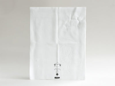 JR - JR au Louvre - Feuille pliée en porcelaine