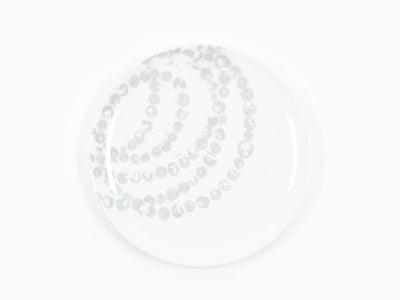 Jean-Michel Othoniel - Assiette mignardise « Rose du Louvre » grise en porcelaine