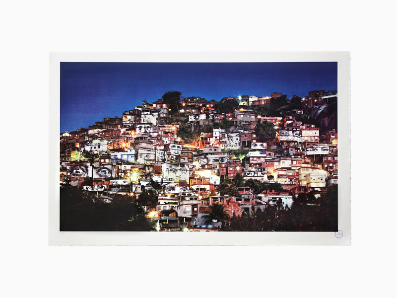 From The Archives: JR - 28 mm - « Women Are Heroes » - Action dans la favela de Morro da Providencia de Nuit, 2008