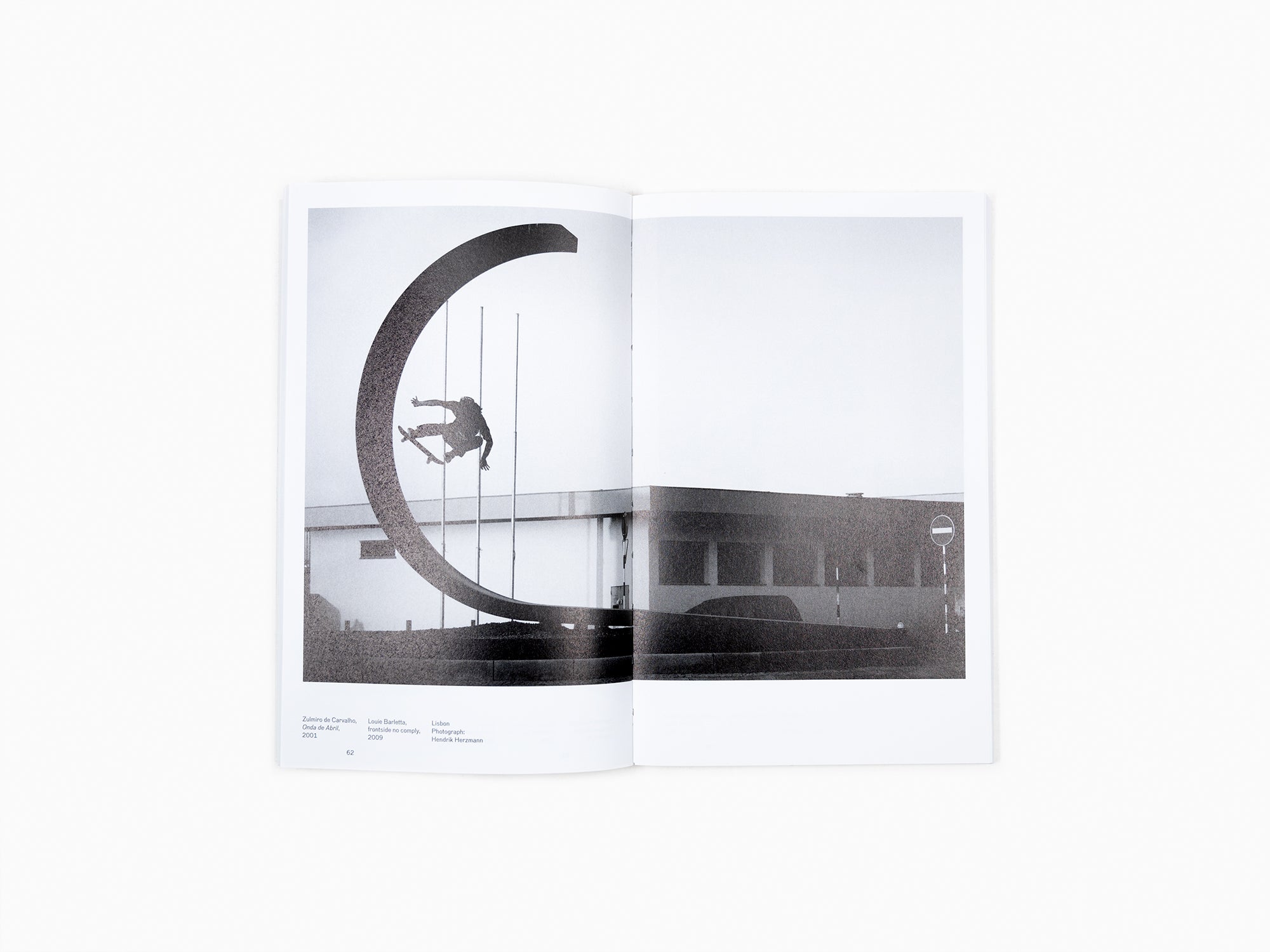 Raphaël Zarka - Riding Modern Art