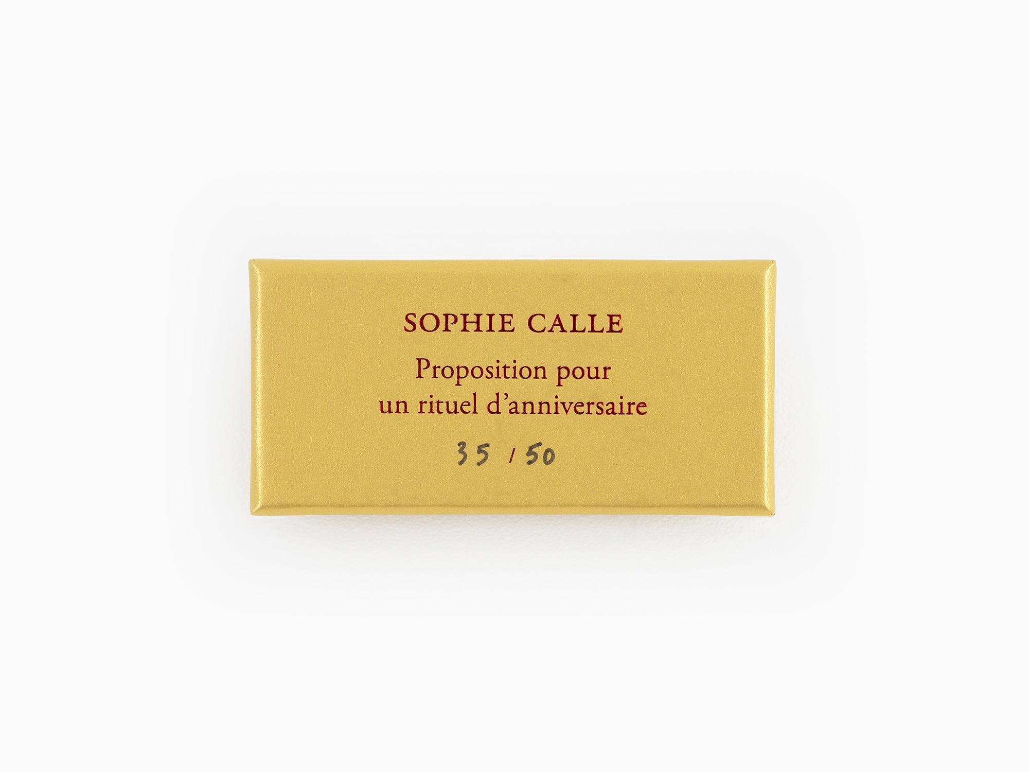 Sophie Calle - "Proposition pour un rituel d'anniversaire" ribbon - Fizz Red