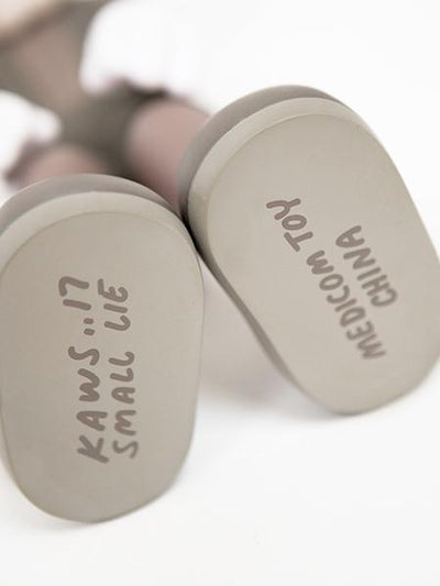 KAWS - SMALL LIE (marron)