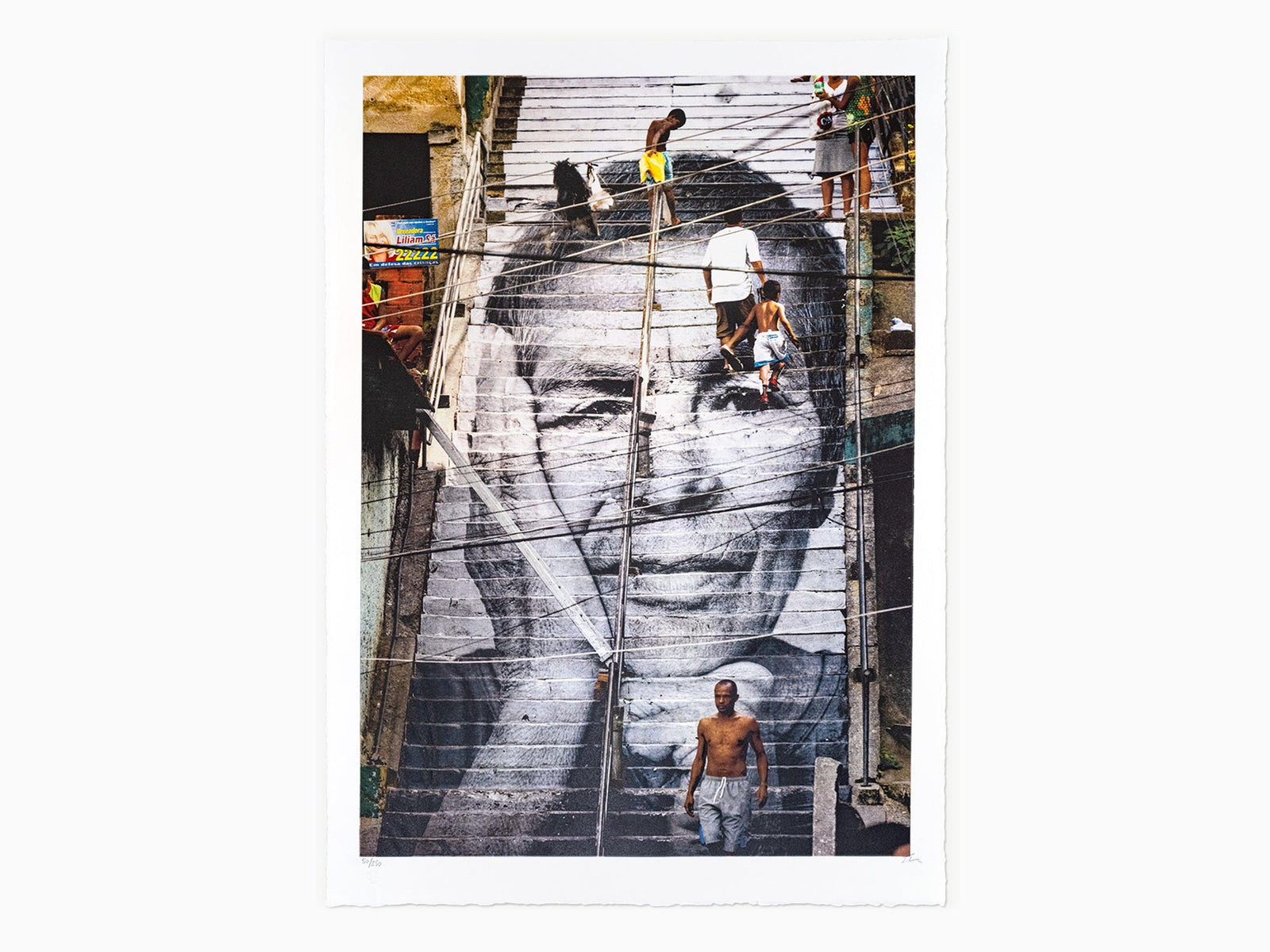 JR - 28 Millimètres, Women Are Heroes, Action dans la Favela Morro Providencia, Escalier, close-up, Rio de Janeiro, Brésil, 2008